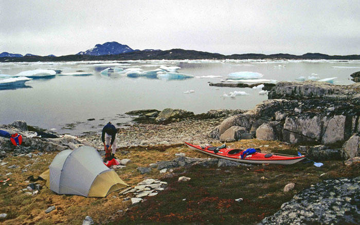 kayak in Greenland. Tuttutooq island, 1990. Ramon Larramendi